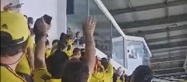 Imagen de los abucheos hacia el palco donde estaba la familia del Presidente.