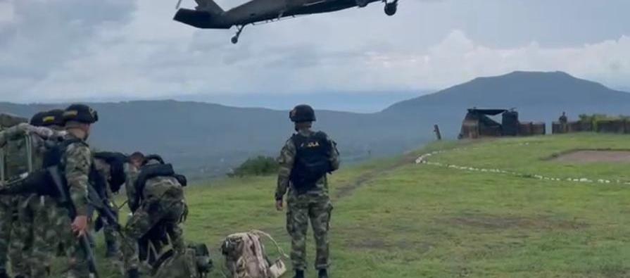 Fuerzas militares en la búsqueda de Luis Manuel Díaz.