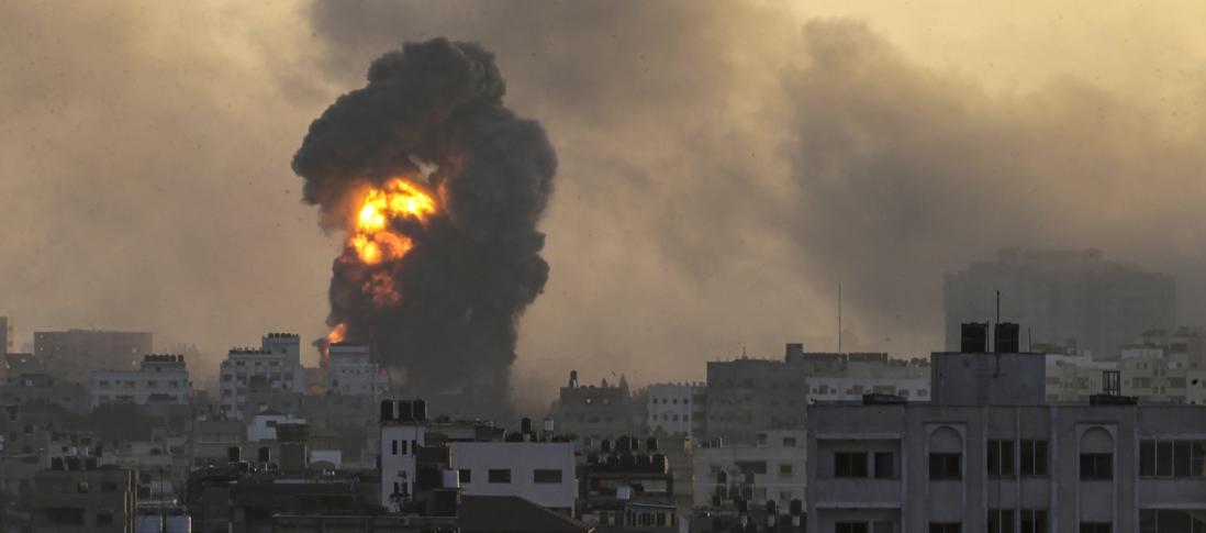 Imagen de bombardeo en Gaza.
