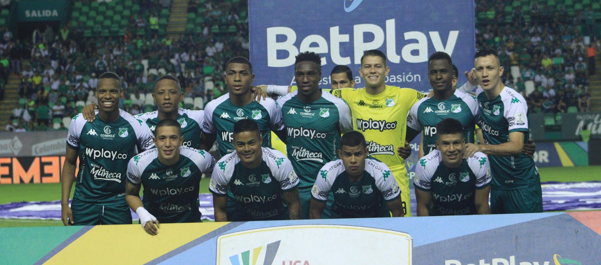 Jugadores del Deportivo Cali antes de un juego en la Liga Betplay.
