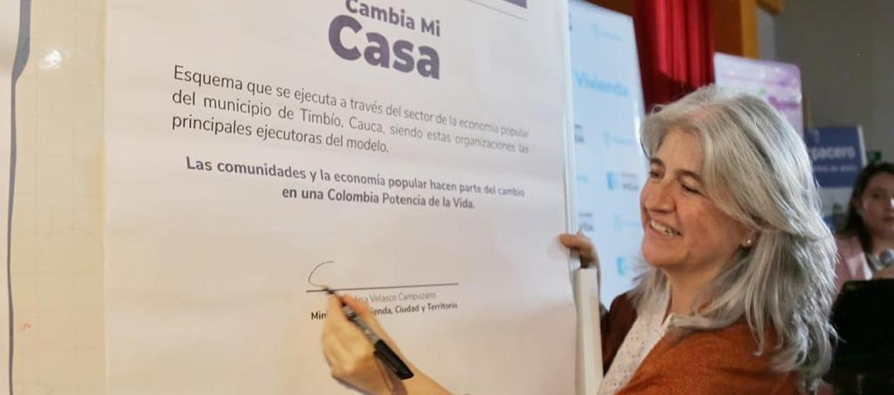 Catalina Velasco, Ministra de Vivienda