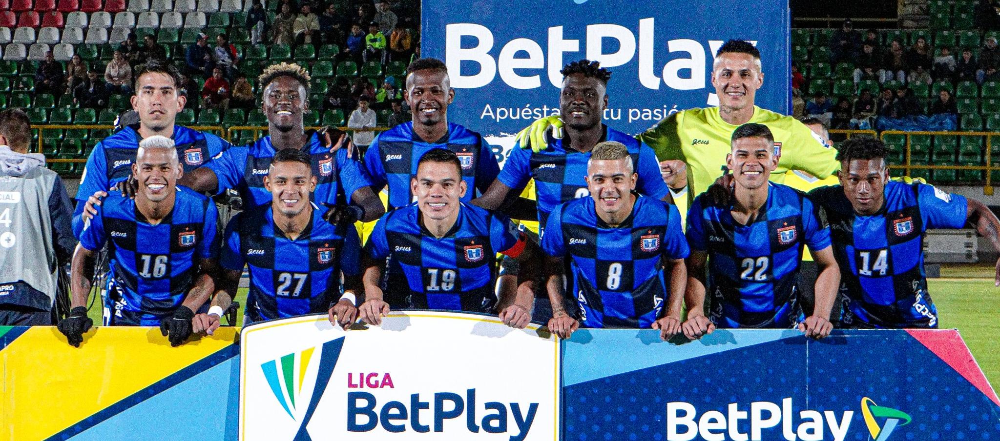 Jugadores del Boyacá Chicó antes de un partido de la presente temporada.