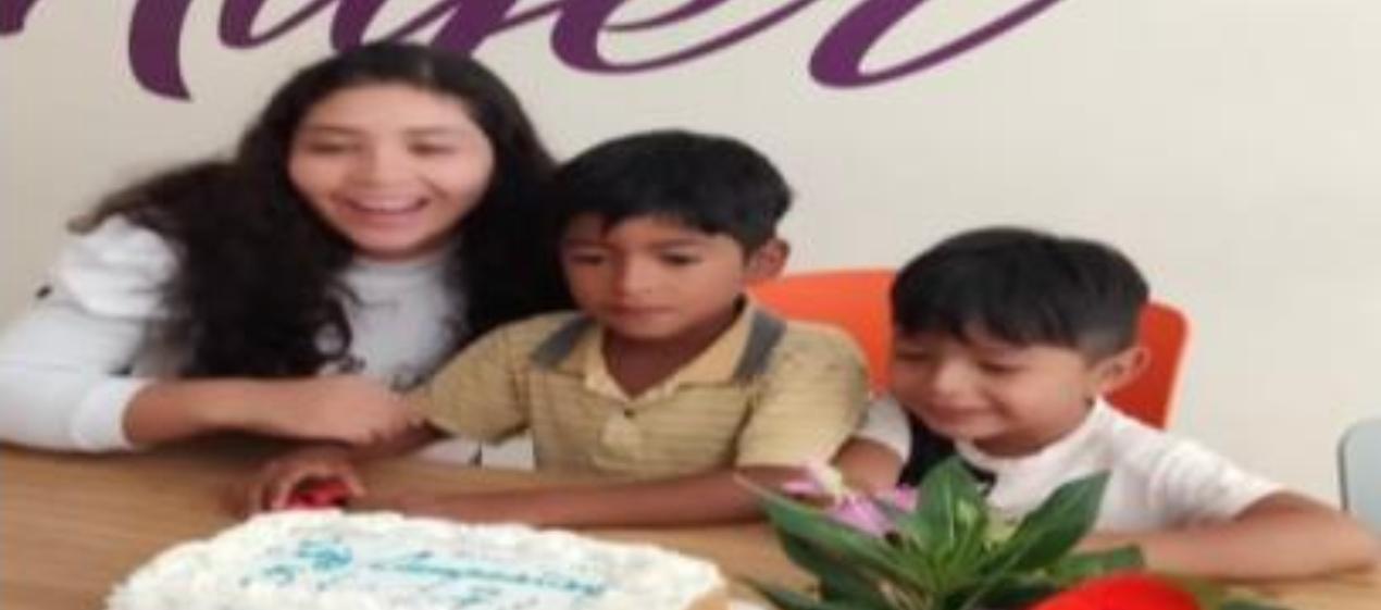 Yesica Alexandra Cardona Salazar con sus dos hijos. 