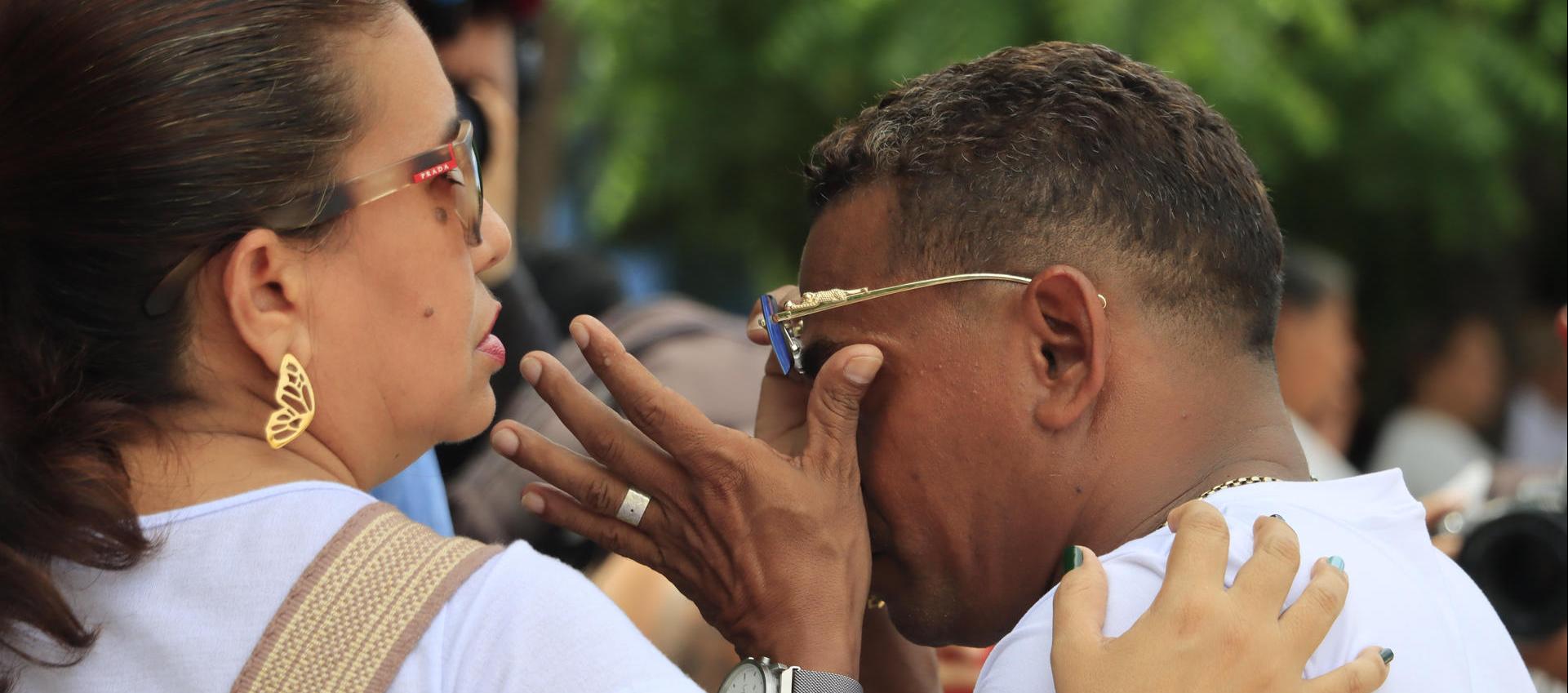 Gabriel Díaz, tío del futbolista Luis Díaz, en una movilización para pedir la libertad de su hermano Luis Manuel Díaz.