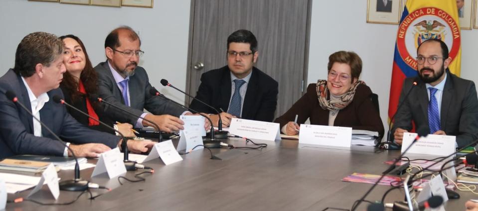 La Ministra de Trabajo, Gloria Inés Ramírez, presidió la mesa de negociaciones instalada hoy martes 28 de noviembre.