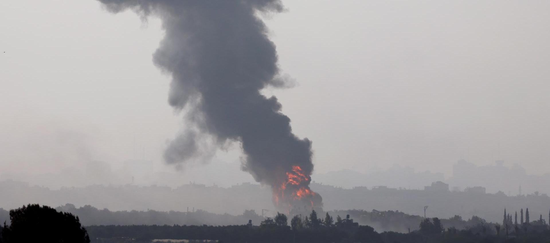 Una explosión tras un ataque aéreo en la parte norte de la Franja de Gaza.