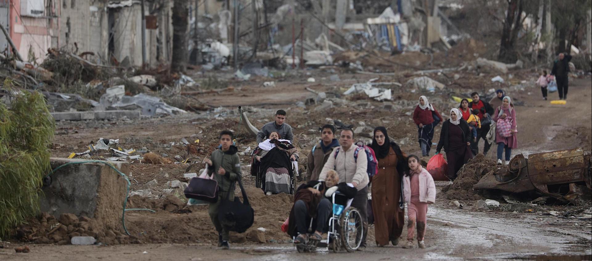 Los palestinos se abren paso desde el norte de la Franja de Gaza.