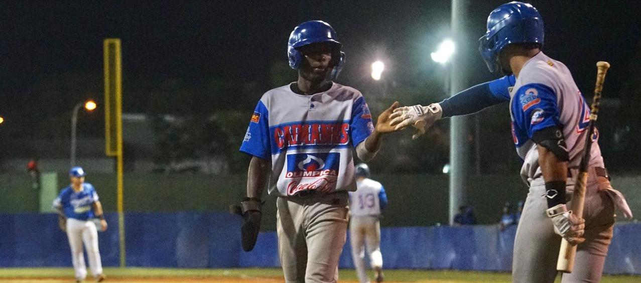 Édgar Barrios anotó, de 'caballito', la carrera que puso a ganar 3-2 a Caimanes en la octava entrada. 