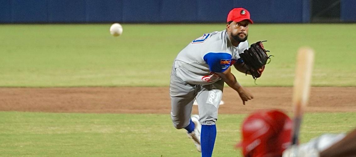 El dominicano Fernando Pérez, abridor de Caimanes, fue el pitcher ganador. 