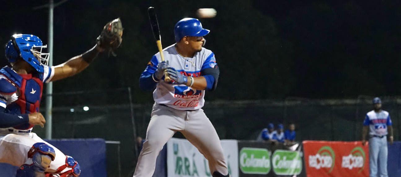 Jair Camargo bateó un jonrón solitario para Caimanes en la novena entrada.