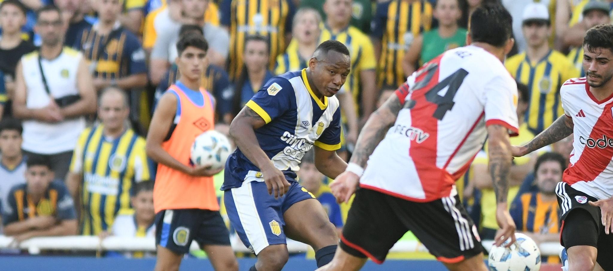 Jaminton Campaz marcó el tercer gol de Central y fue la gran figura del partido contra River Plate.