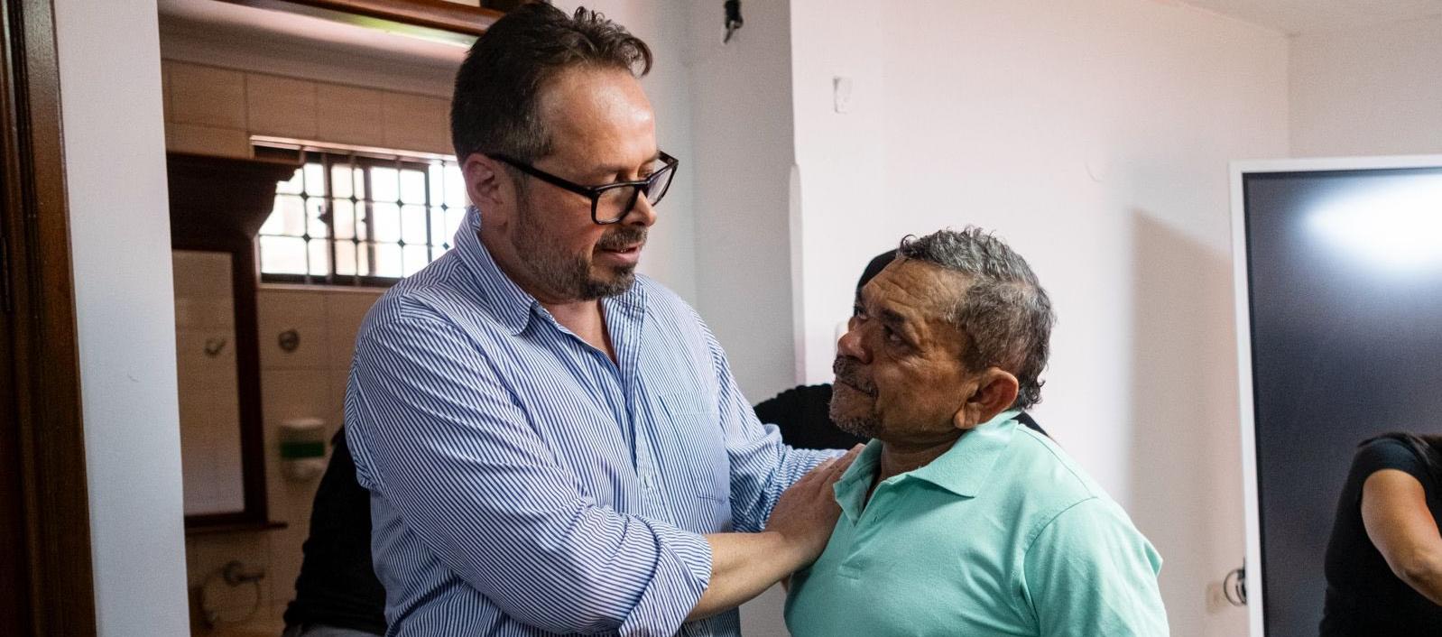 Carlos Ruiz Massieu, jefe de la ONU en Colombia y Luis Manuel Díaz.