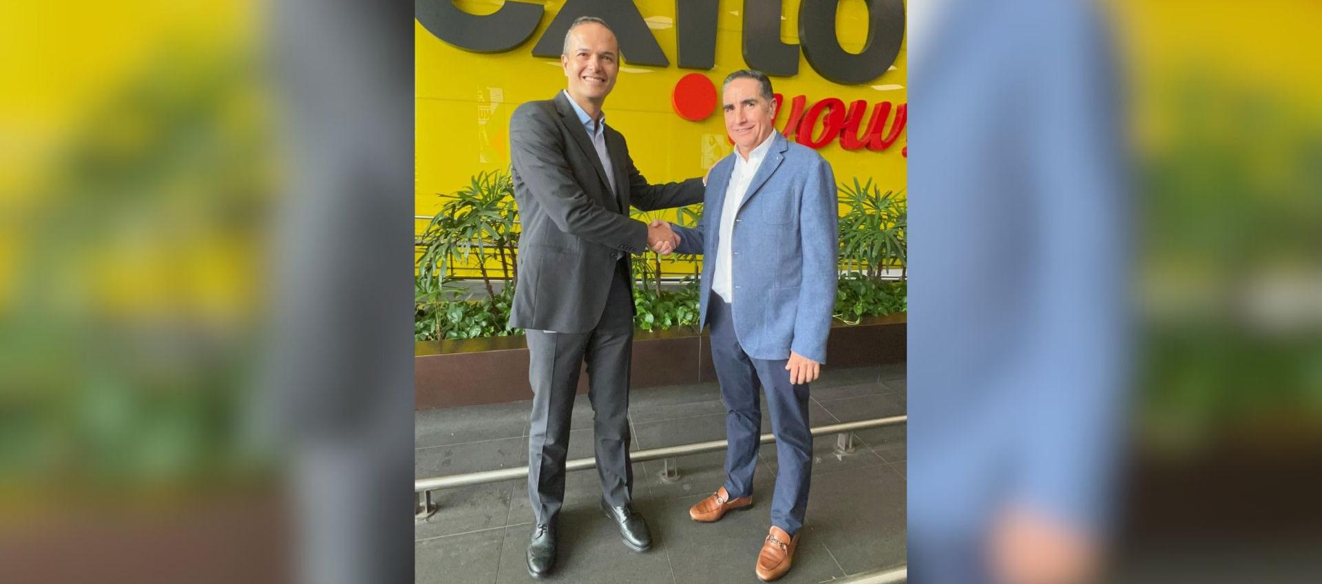 José Gabriel Loaiza, presidente operativo del Grupo Éxito, y Édgar Páez Ángel, presidente de SuperGIROS.