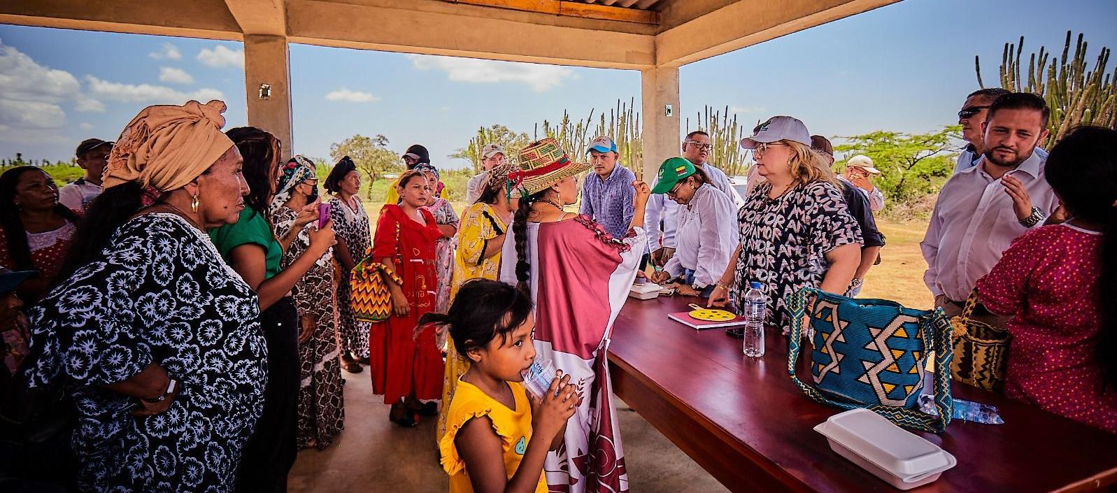 Astrid Cáceres Cárdenas, directora del ICBF, en La Guajira.