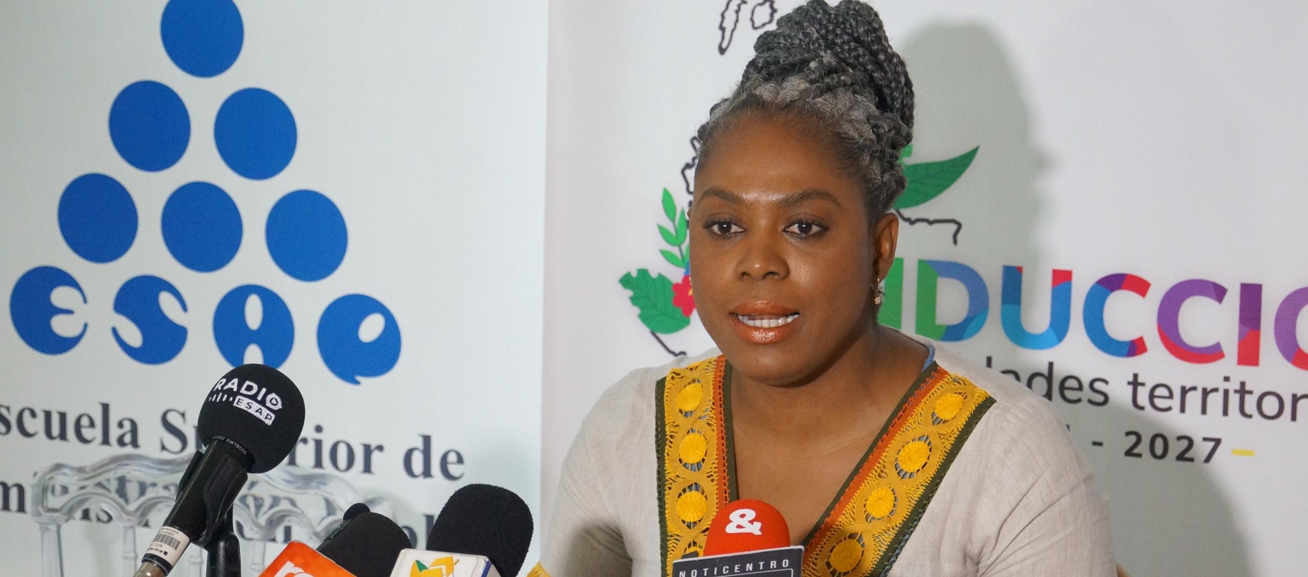 La Ministra de Educación en rueda de prensa en Barranquilla.