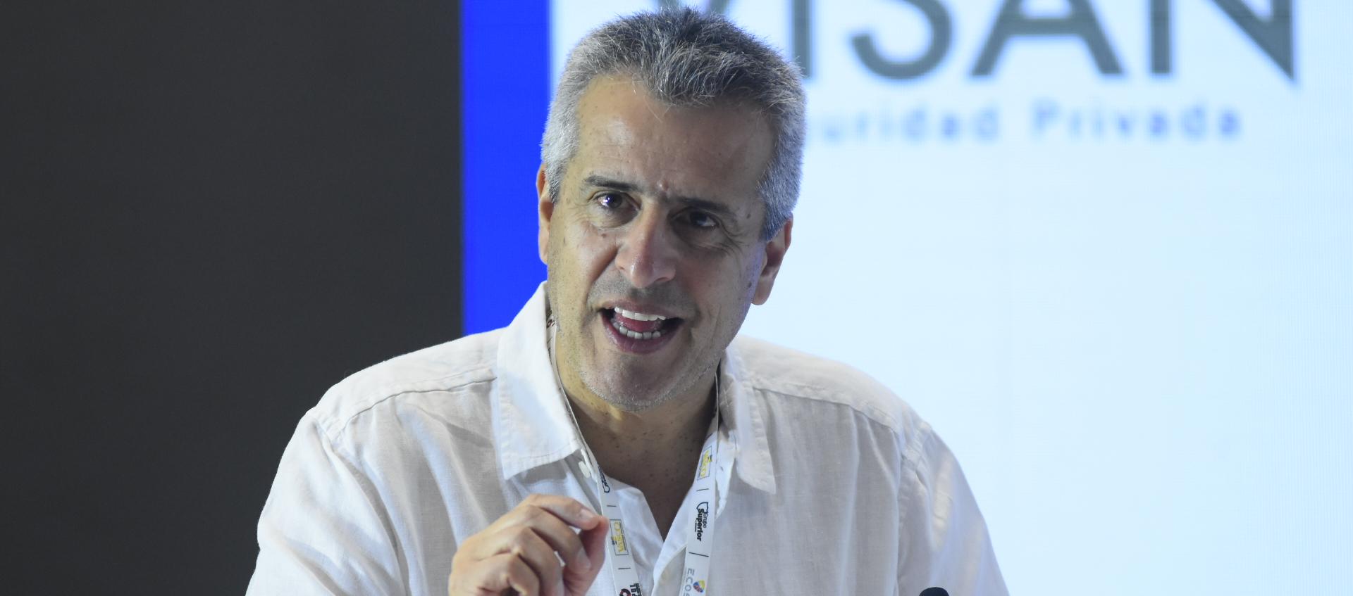 Luis Fernando Velasco, Ministro del Interior.