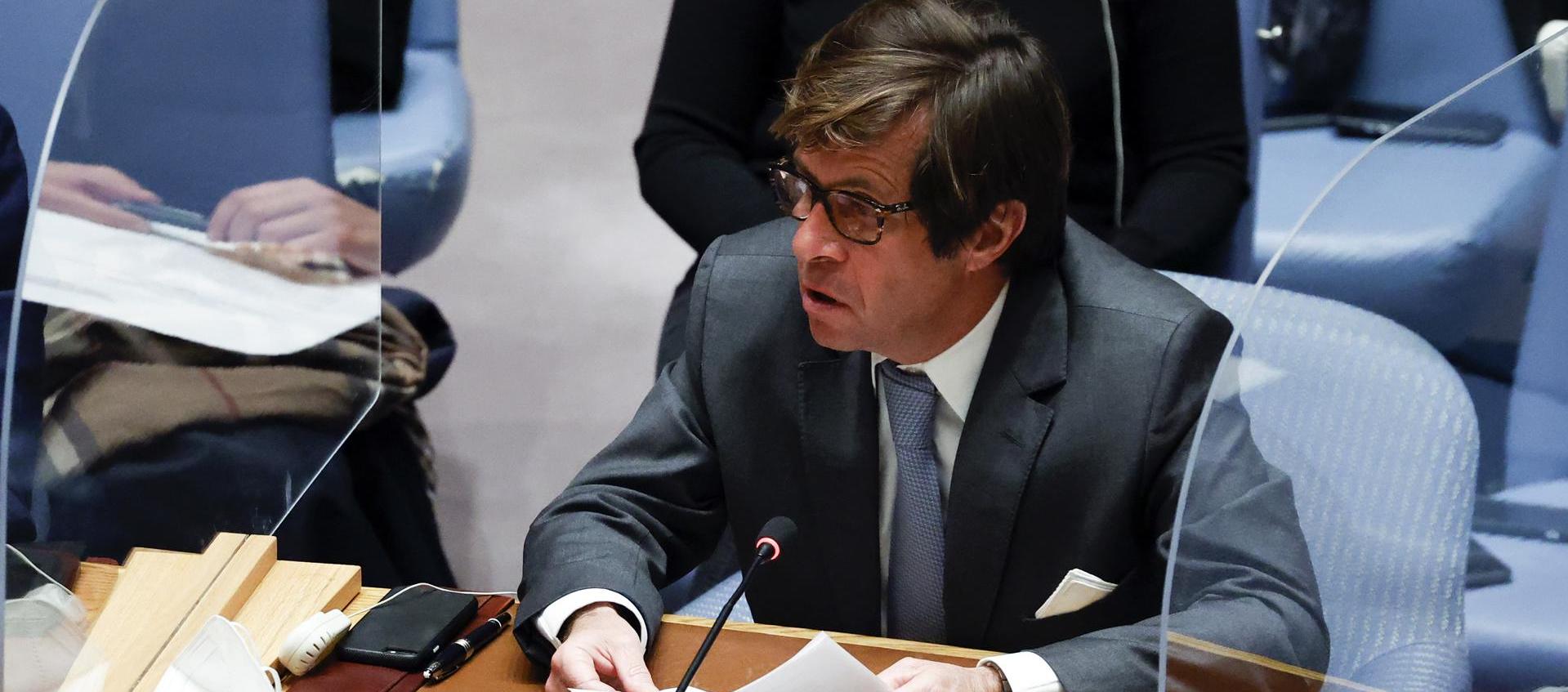 El representante permanente de Francia ante las Naciones Unidas, Nicolas de Rivière.