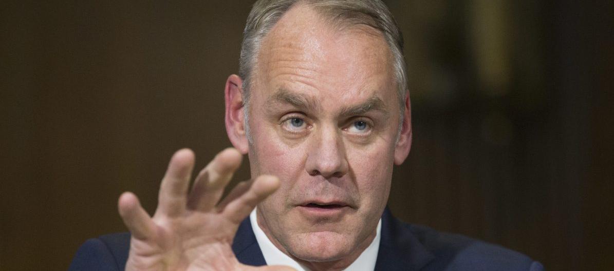 El representante Ryan Zinke. 