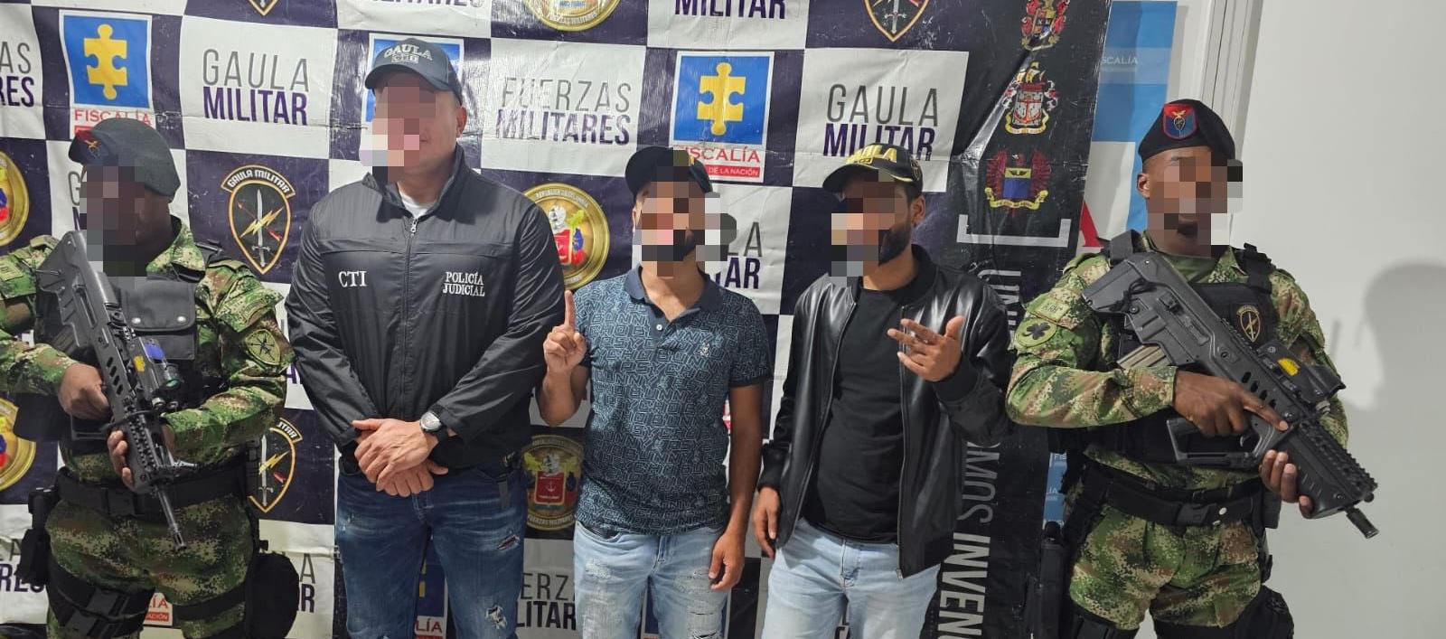 Ciudadanos canadienses con el Gaula.