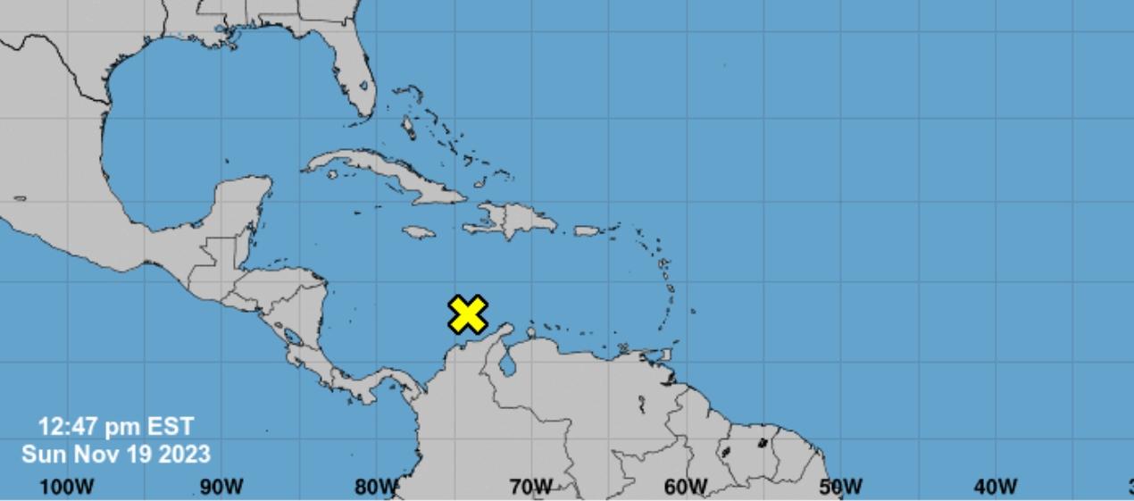 La X amarilla es donde se encuentra ubicada actualmente el Área de Baja Presión, en el Mar Caribe. 
