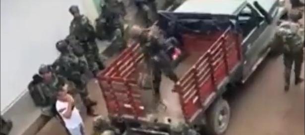 Uno de los camiones en los que fueron sacados los soldados.