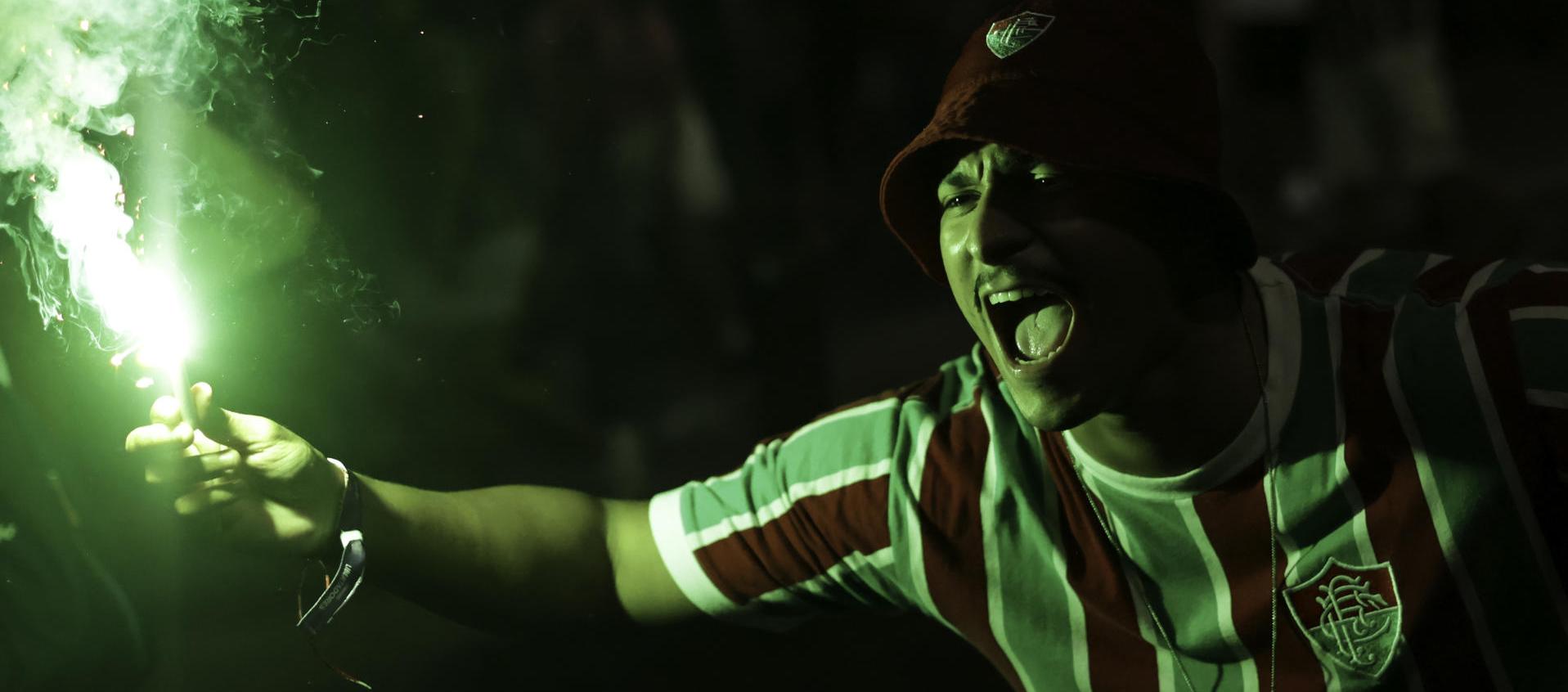 Un hincha del Fluminense celebra en la plaza de Cinelândia, centro neurálgico de Río de Janeiro