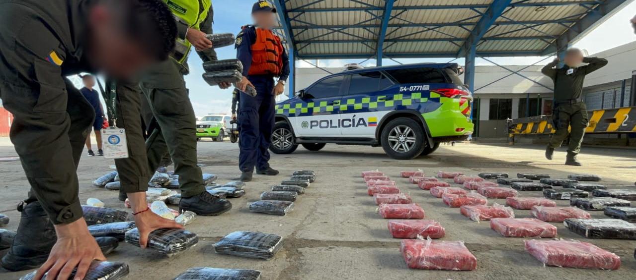 La Armada y la Policia mostraron la droga incautada en San Andrés