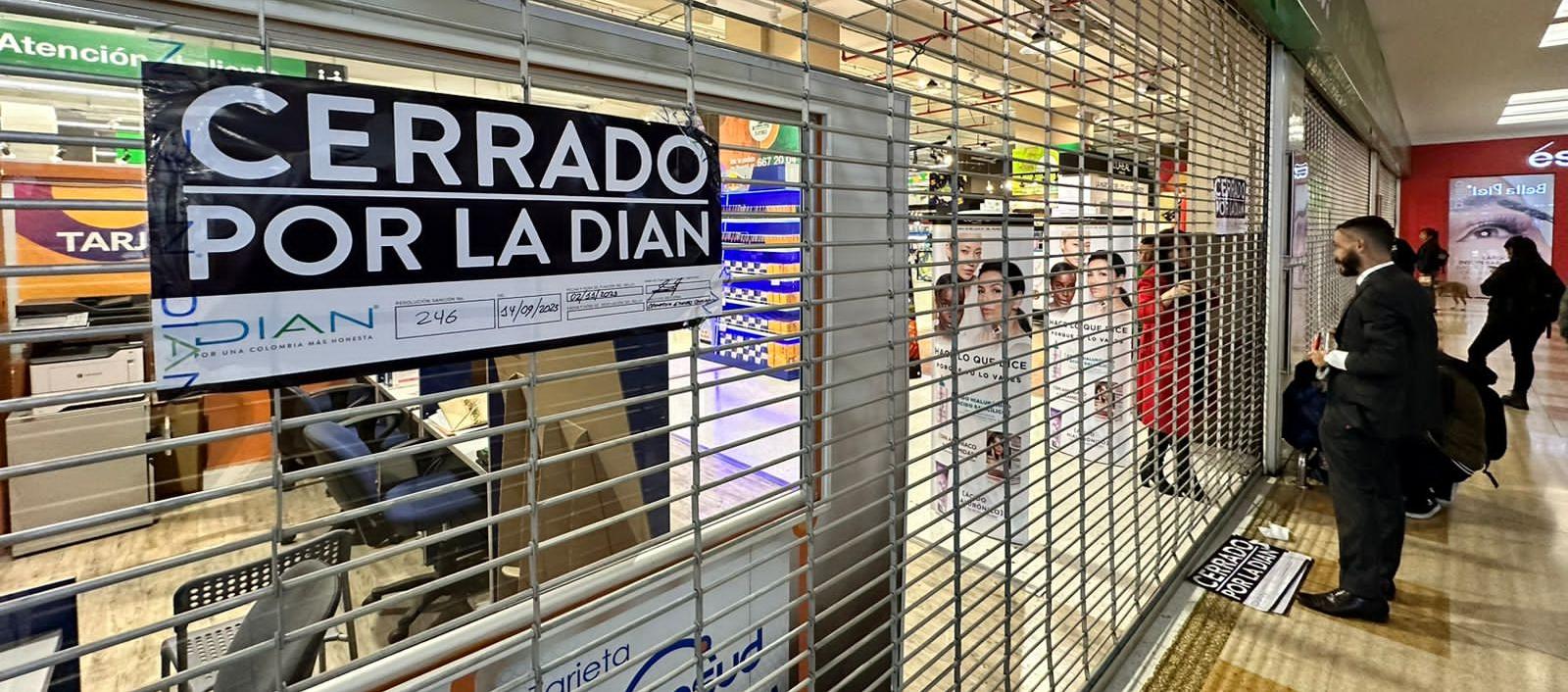 Cierre de la tienda Jumbo en Bogotá.