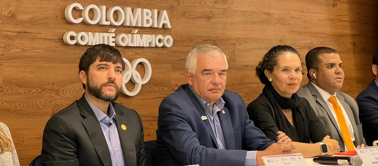 Jaime Pumarejo, Ciro Solano y Astrid Rodríguez durante la rueda de prensa este martes, en Bogotá. 
