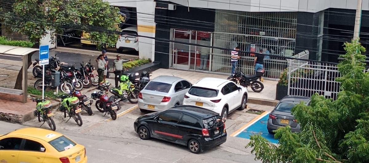 Sucursal de Davivienda de la carrera 43 con calle 76.