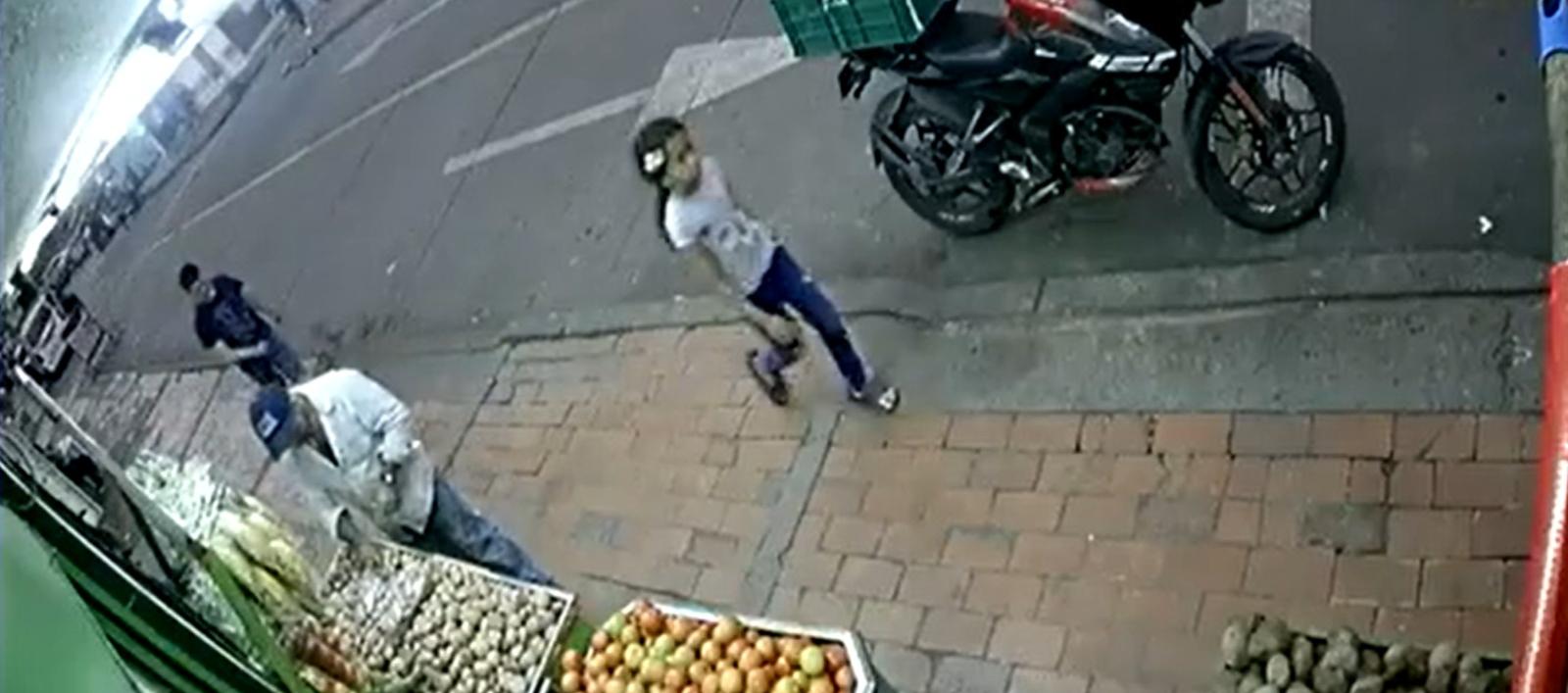 Las cámaras captaron a Eva Luna caminando por Engativá