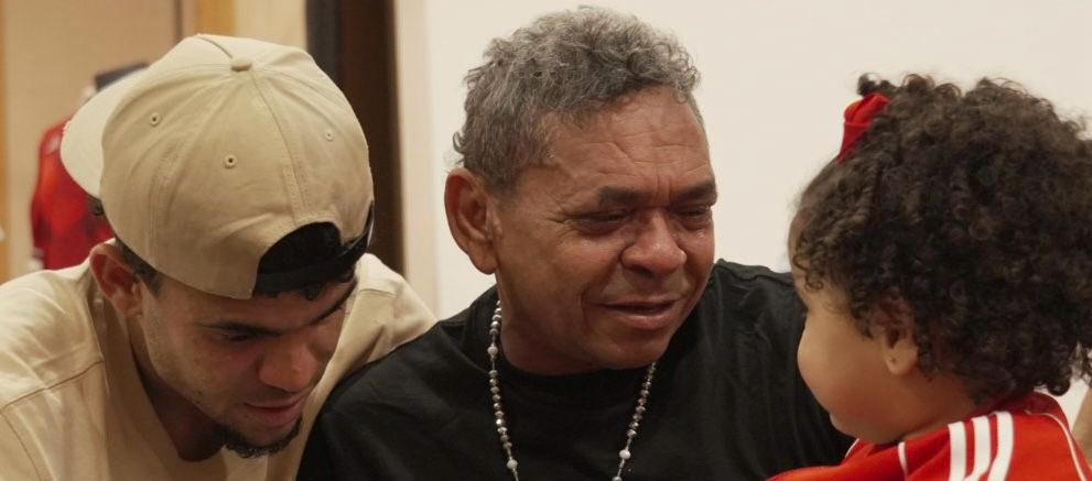 'Mane' Díaz con su hijo Luis y su nieta Roma. 