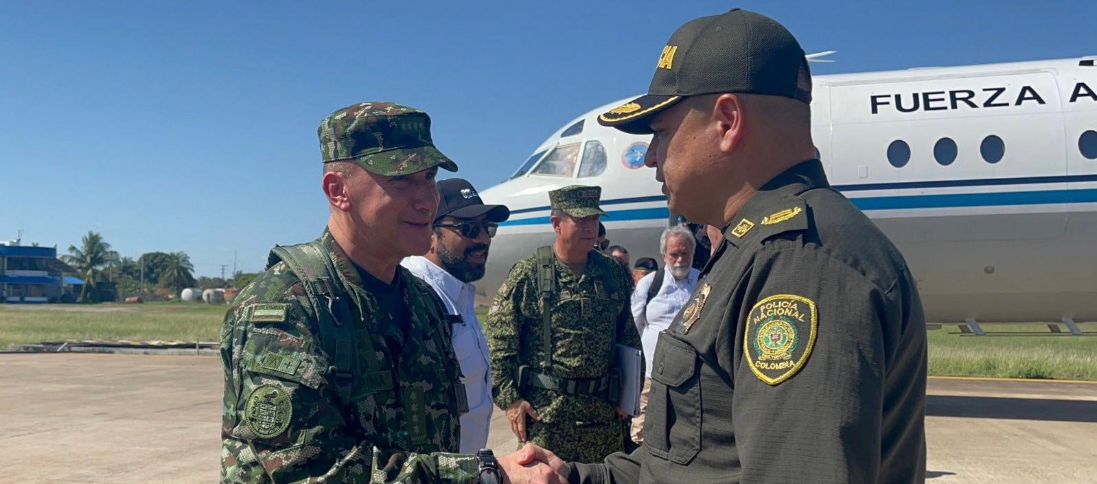 El general Luis Mauricio Ospina llegando a Puerto Carreño, Vichada.