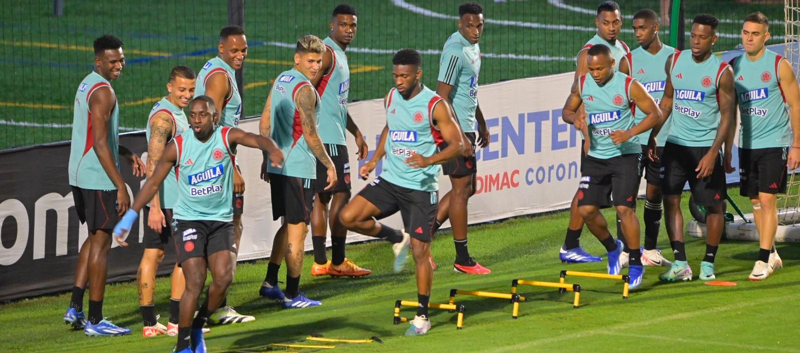 Jugadores de la Selección Colombia en su último entrenamiento previo al partido contra Brasil. 