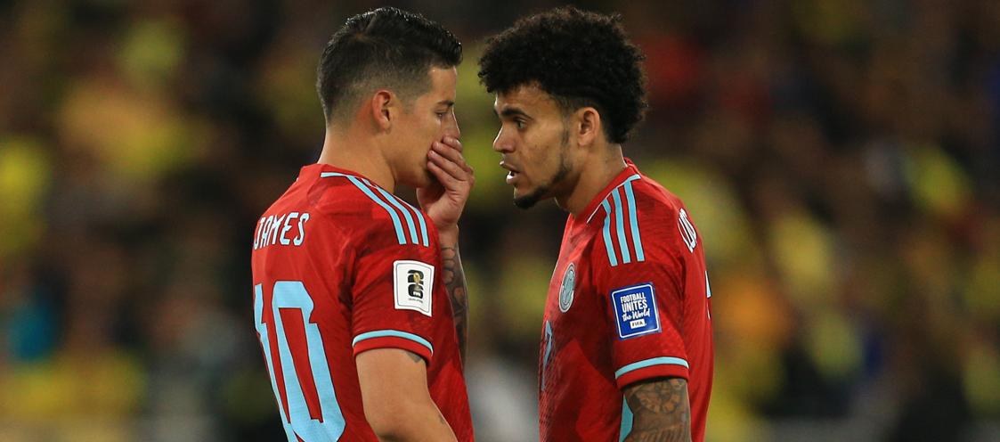 James Rodríguez y Luis Díaz durante el partido de la Selección Colombia contra Ecuador.