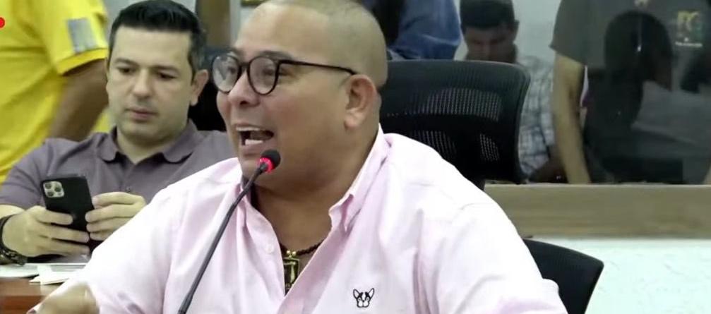 Juan Carlos Ospino, concejal de Barranquilla, fue aplaudido por sus colegas tras 16 años en la corporación