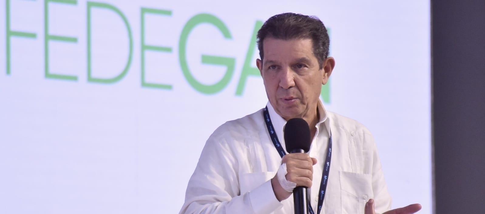 José Félix Lafaurie en su intervención en el foro de este martes en la Universidad Libre.  