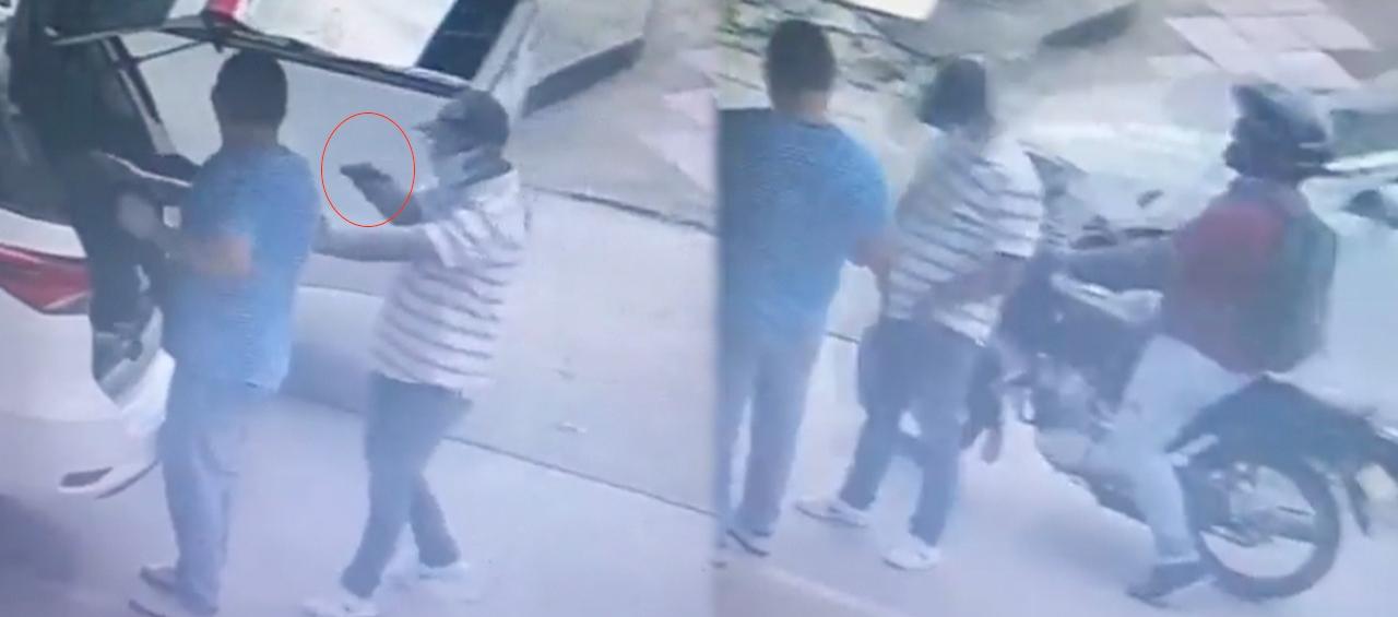 Momento exacto en el que un delincuente despoja de sus pertenencias al ciudadano.