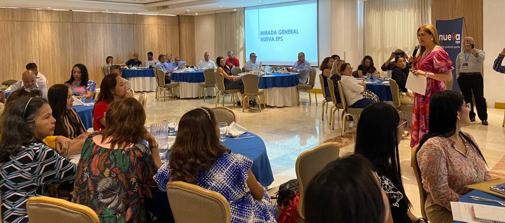 Martha Milena Peñaranda, gerente de la Regional Norte de la Nueva EPS, en rueda de prensa en Barranquilla.  