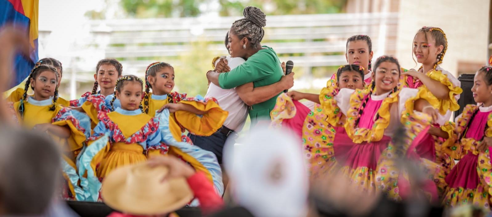 La ministra Aurora Vergara celebró con comunidad educativa de Pitalito