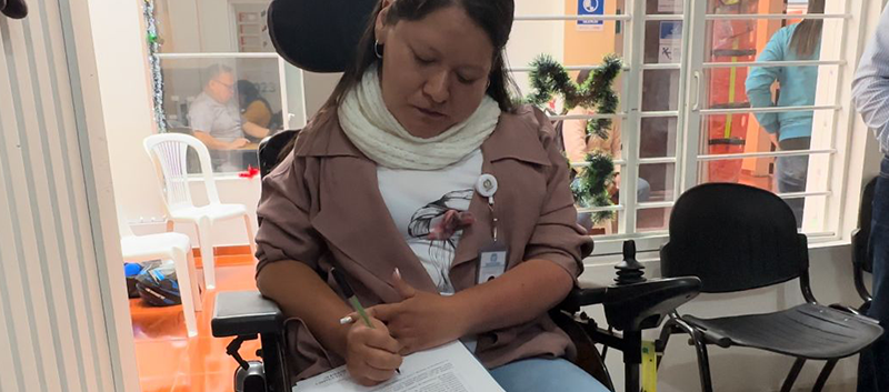 Una de las nuevas funcionarias contratadas por la Registraduría Nacional.