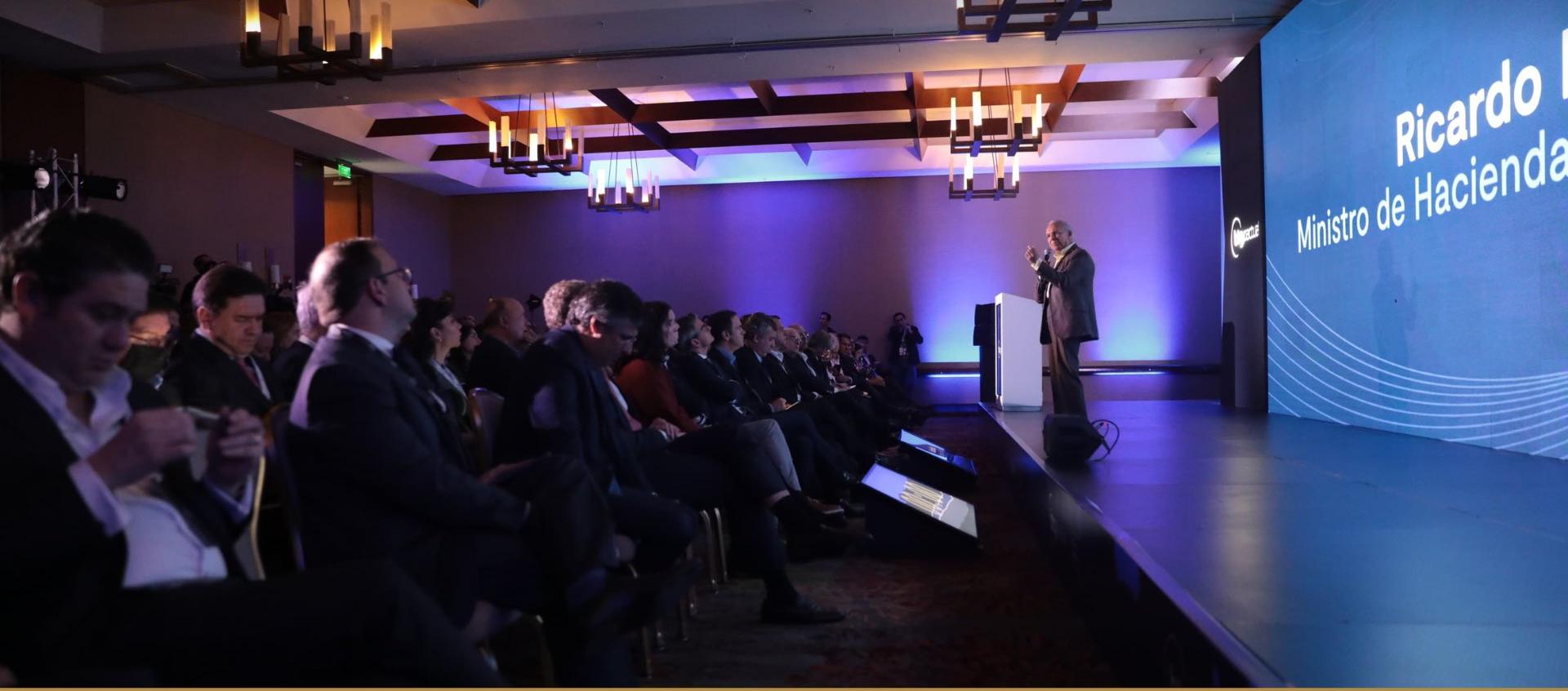 Ministro de Hacienda Ricardo Bonilla. 