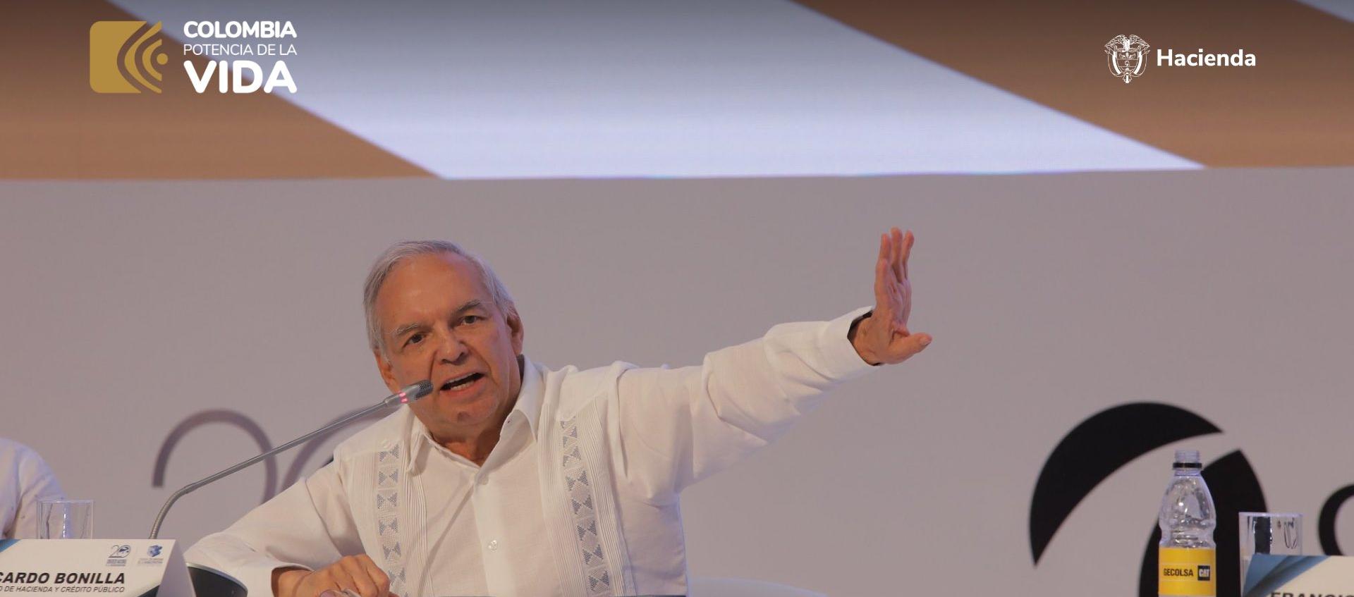 Ricardo Bonilla, ministro de Hacienda, intervino este viernes en el Congreso de Infraestructura