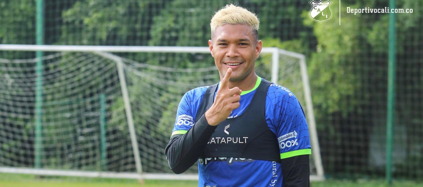 Teófilo Gutiérrez en un entrenamiento con el Deportivo Cali.