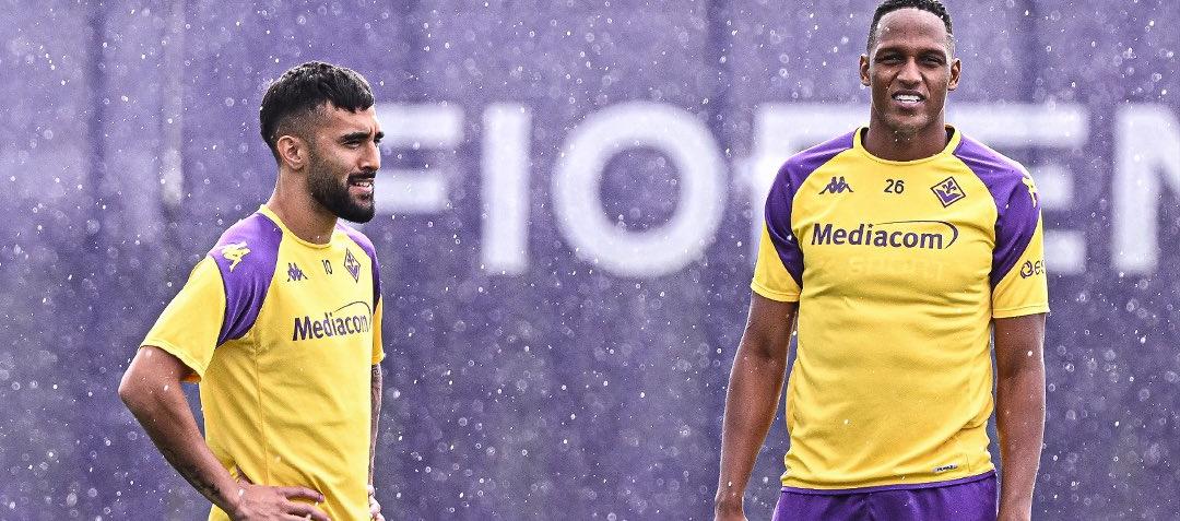 Yerry Mina en un entrenamiento con el argentino Nico González.