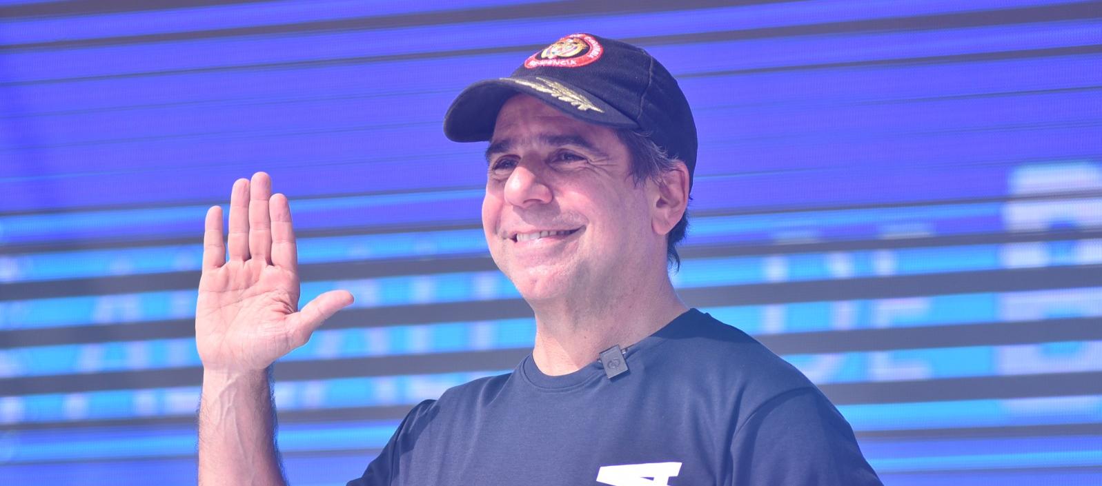 Alex Char en su posesión.