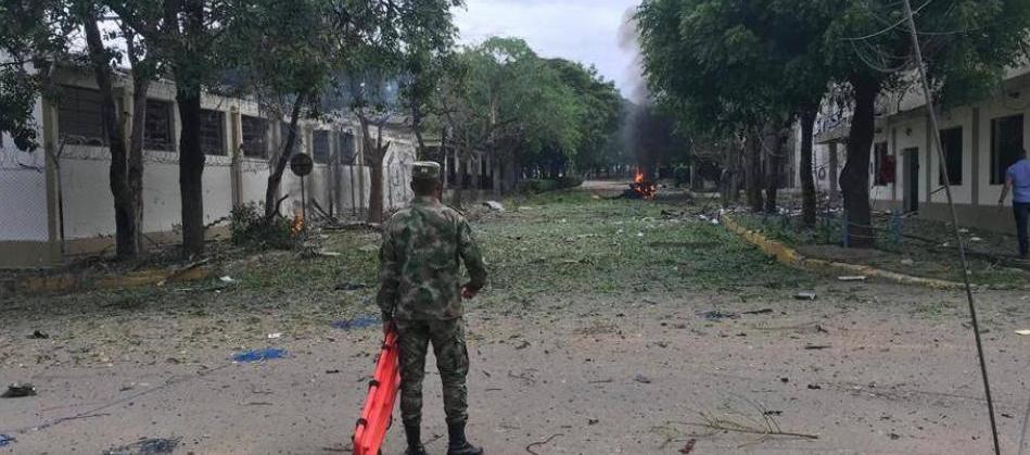 Atentado con carro bomba a la Brigada 30. 