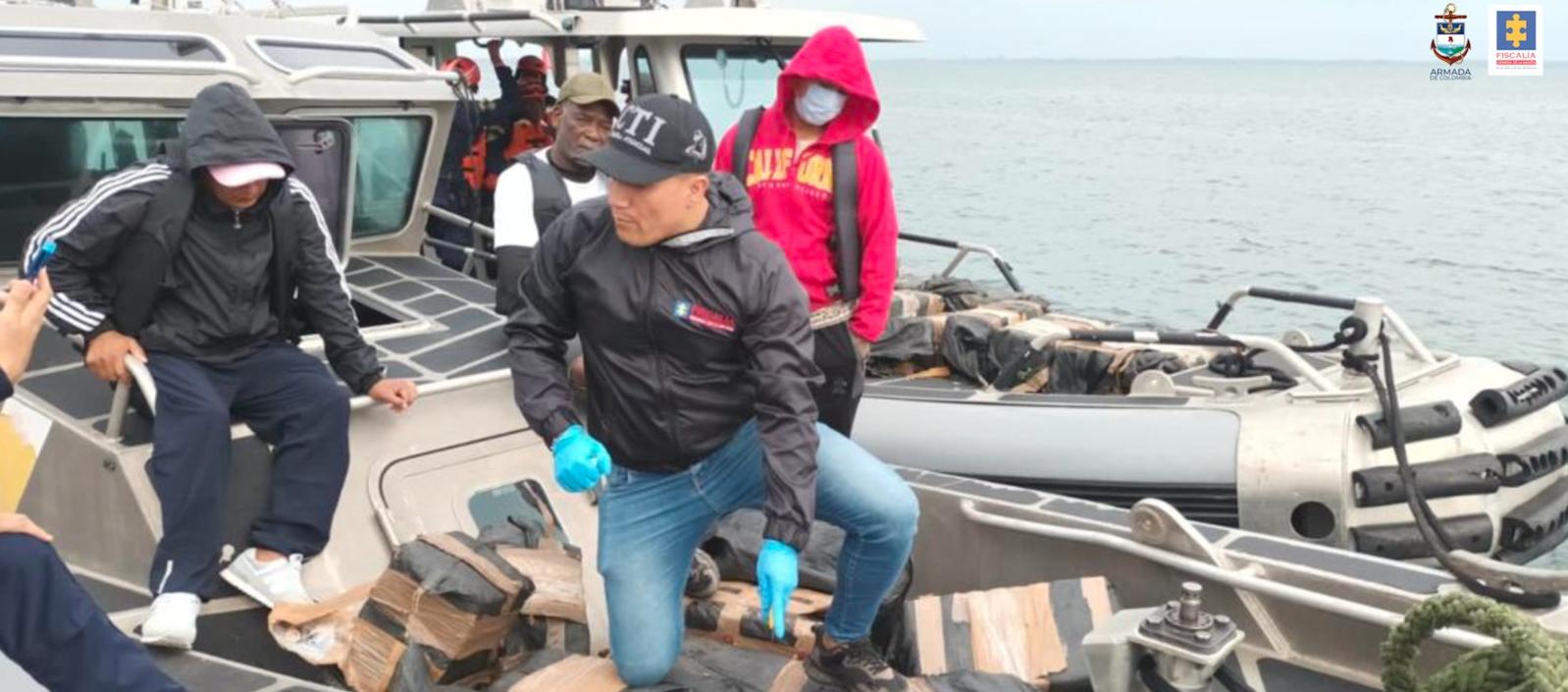 Capturados en semisumergible con cocaína.