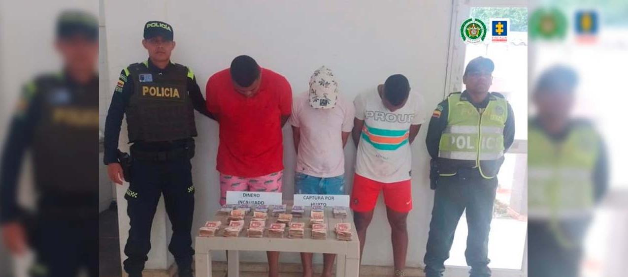 Los tres presuntos fleteros capturados. 