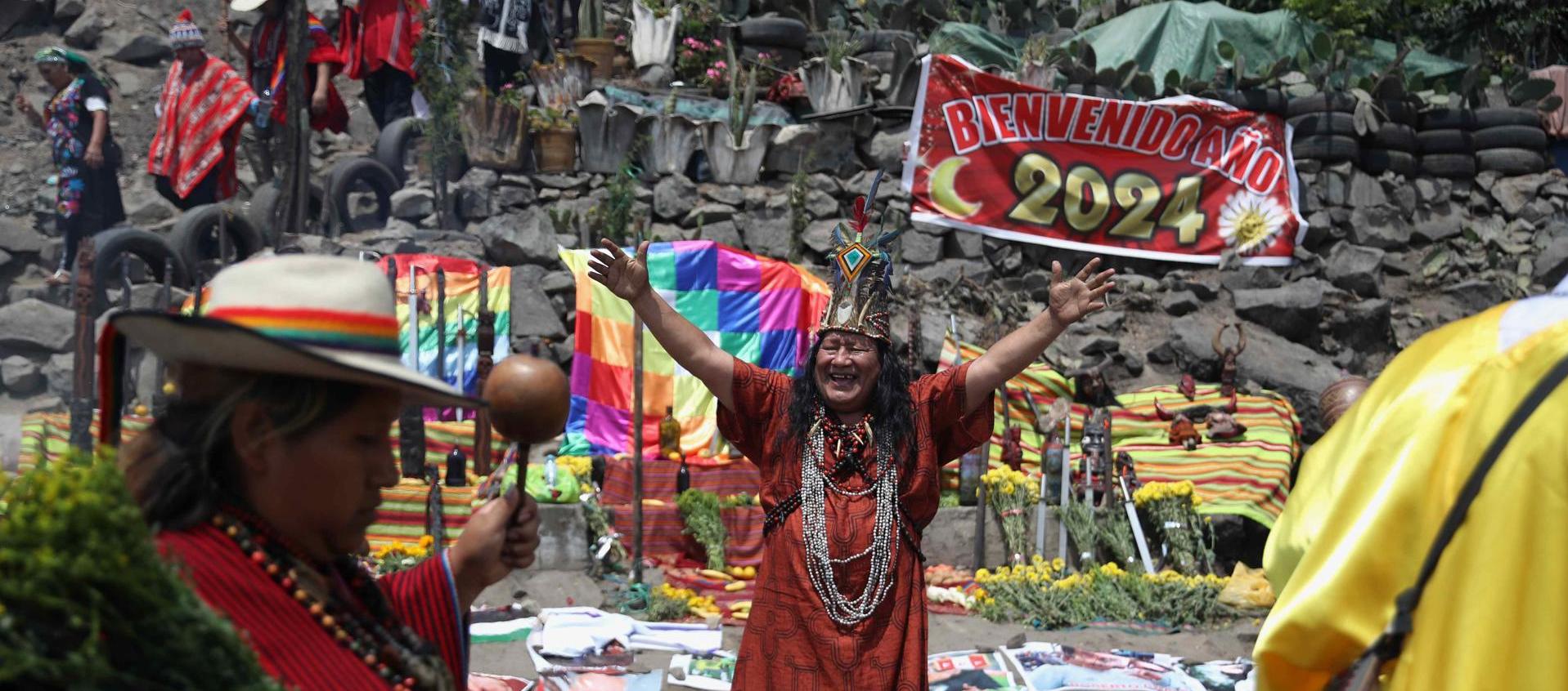 Chamanes peruanos durante el ritual.
